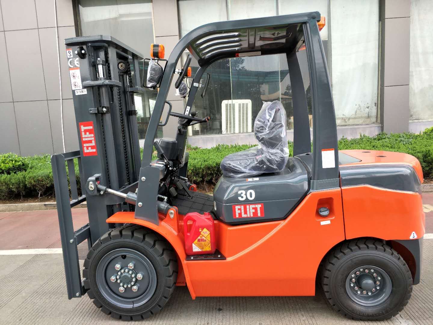 FLIFT brand 3t diesel forklift shipped to CAT LAI port,Ho chi minh, Vietnam