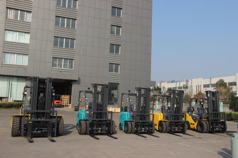 fb35-and-fy35-forklift-ready-for-delivery