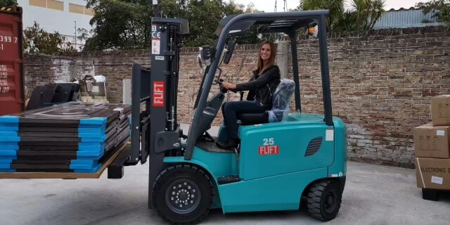 2.5t electric forklift