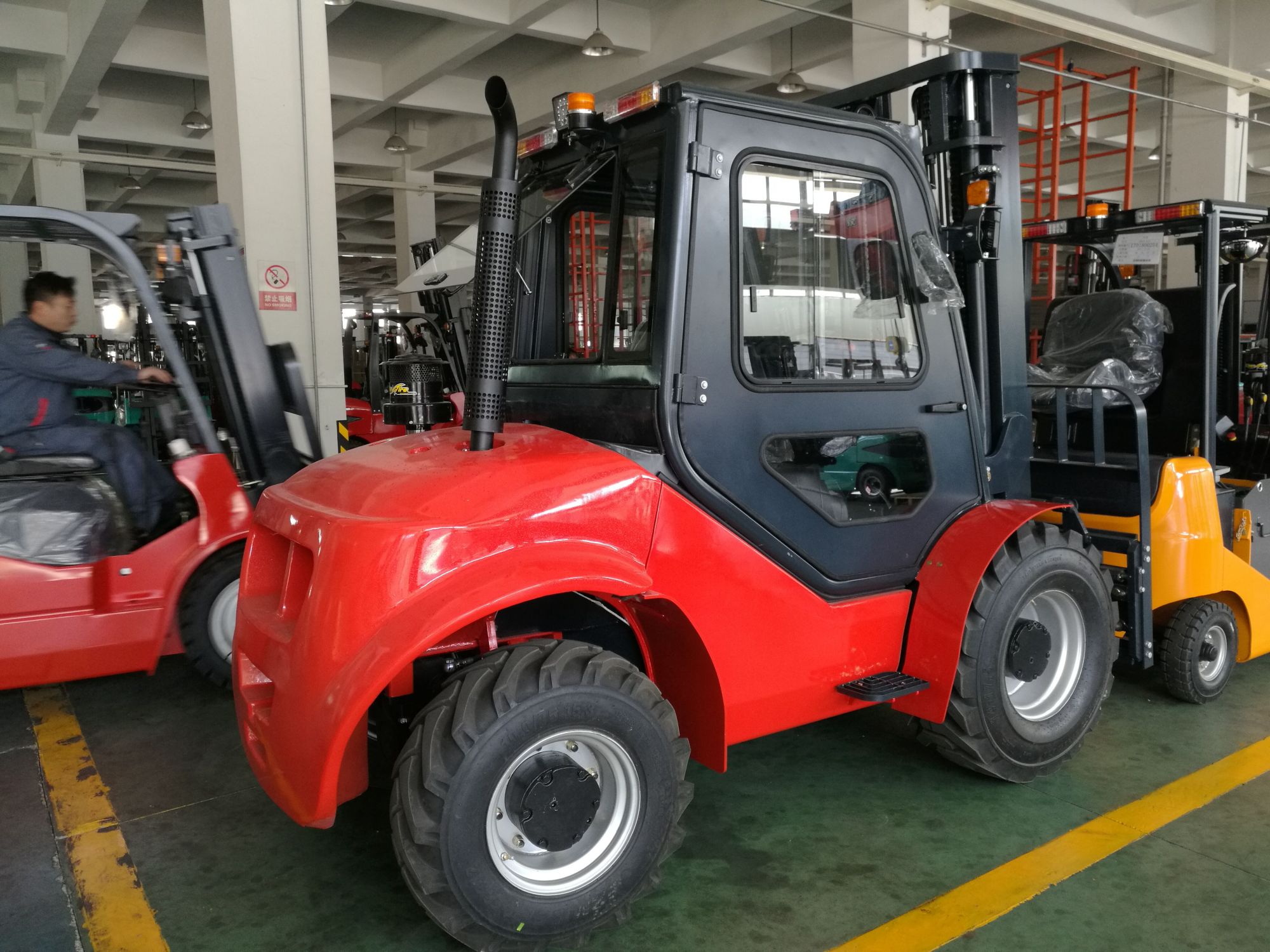 4wd-rough-terrain-forklift