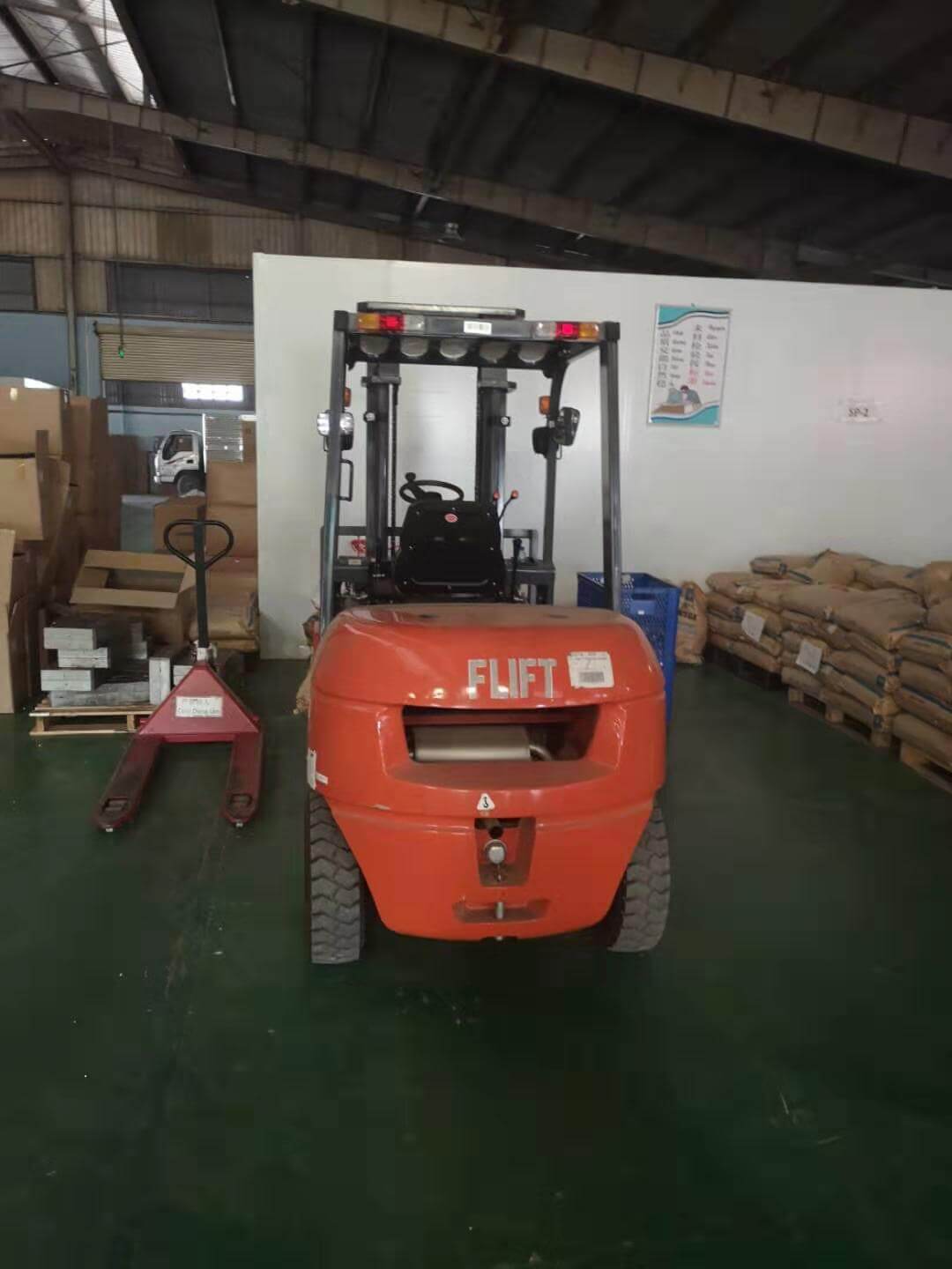 3T diesel forklift with 3 metre mast in vietnam factory