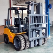 Dual front wheel forklift
