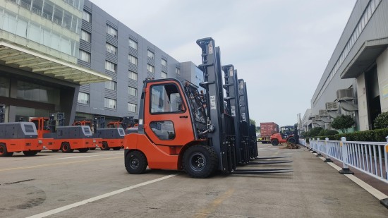 Dual Pneumatic Tire Forklifts For Sale
