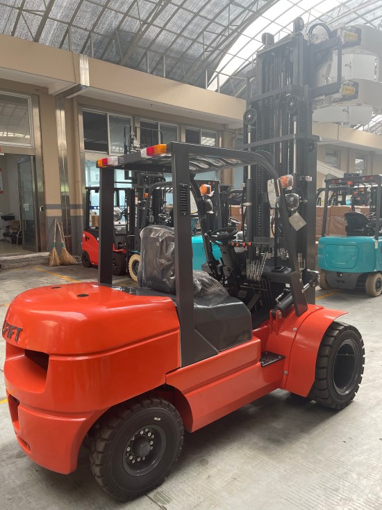 Dual front wheel forklift