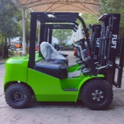 4-WHEEL INTEGRATED LITHIUM-ION LIFT TRUCK