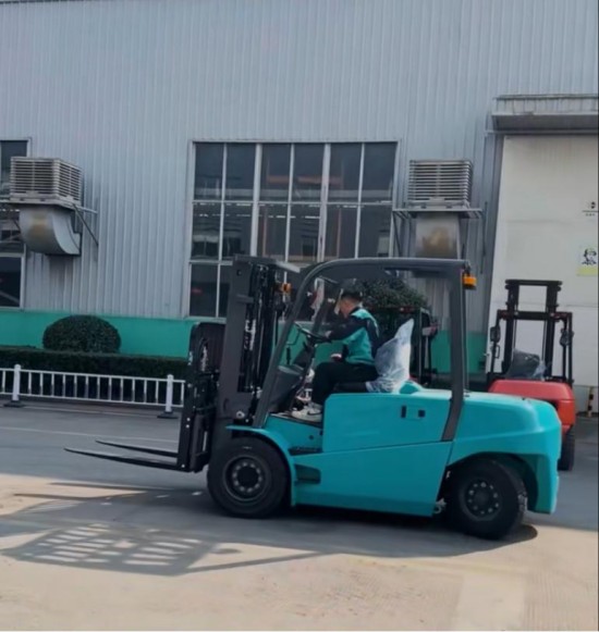 5.5t electric forklift