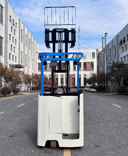 Electric 3 Wheel Stand-Up Forklift 