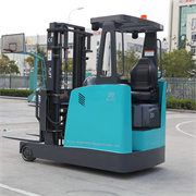 Electric Reach forklift