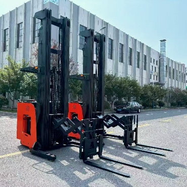 scissor lift reach truck