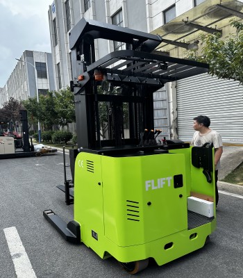 High lift reach truck