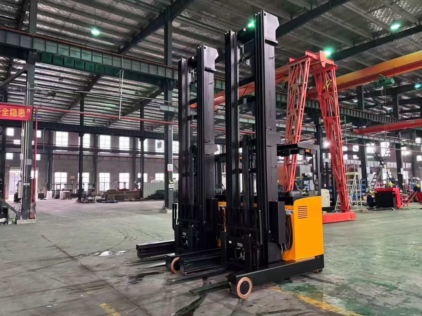 High lift electric reach forklift 3000 kg