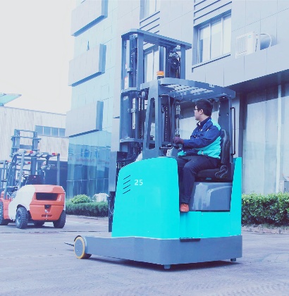 Electric Reach Truck 5500 lb
