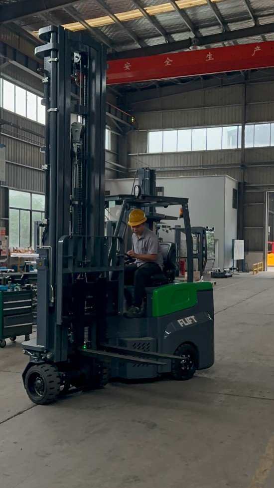 articulated reach truck