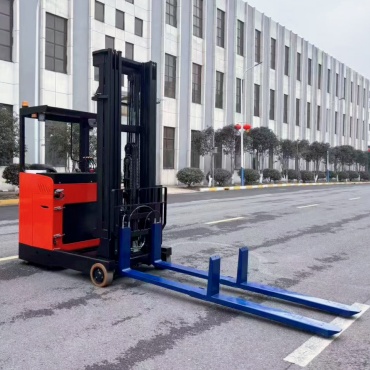 1500kg Electric Reach Truck with Telescopic Fork