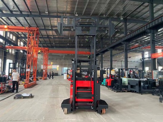 Electric Multidirectional Reach Truck