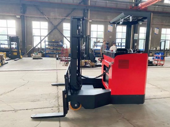 Electric Multidirectional forklift