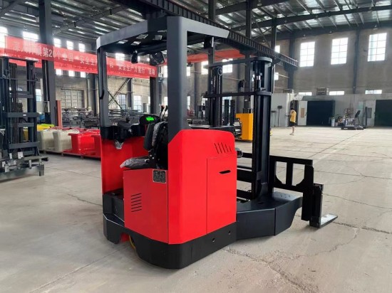 4 way forklift truck