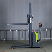 hydraulic pallet stacker