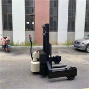 CDD15Y 1500KG Rough Terrain Fully Electric Stacker.