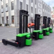 2000kg off road pallet stacker