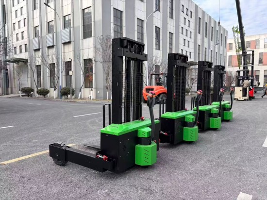 electric all terrain pallet stacker