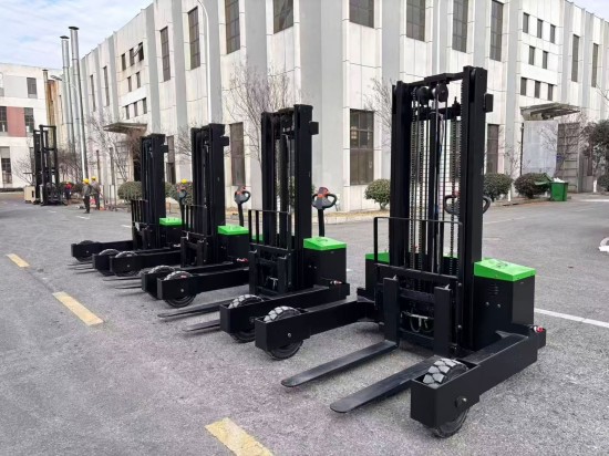 pallet stacker off road