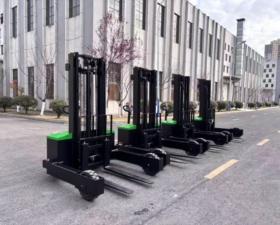 outdoor electric pallet stacker