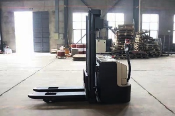 19.electric pedestrian stacker