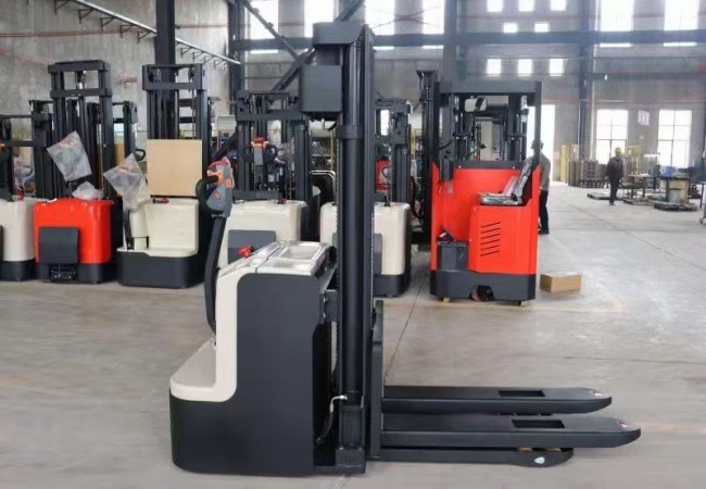reach walkie stacker