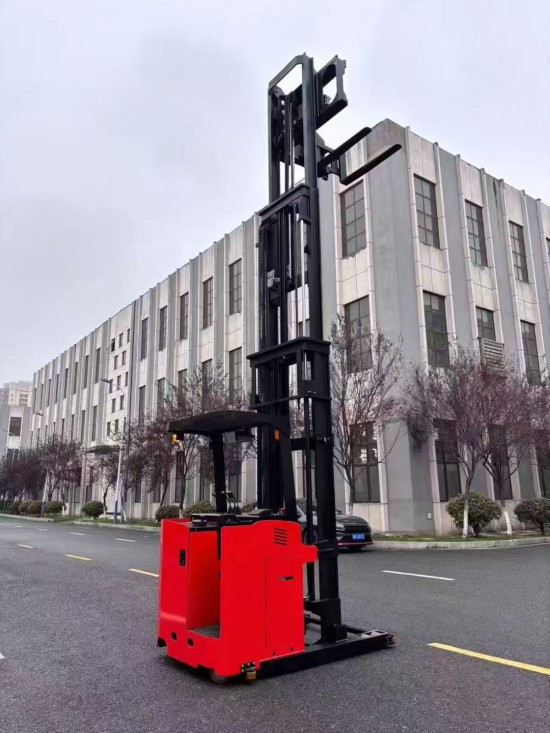 narrow aisle fork truck