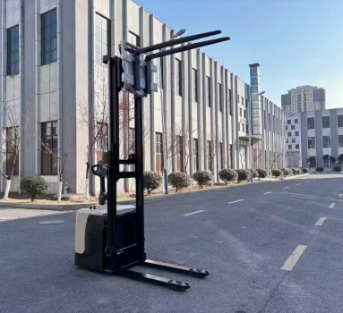 warehouse pallet stacker