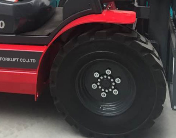 Selecting the Right Forklift Tires