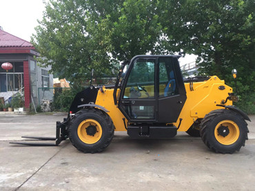 telescopic forklift