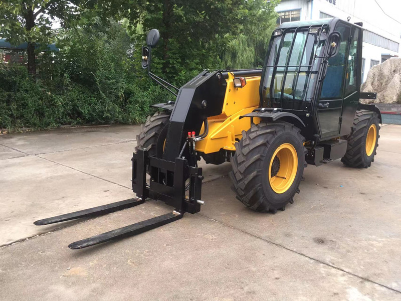 telescopic forklift