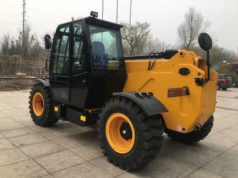 telescopic forklift