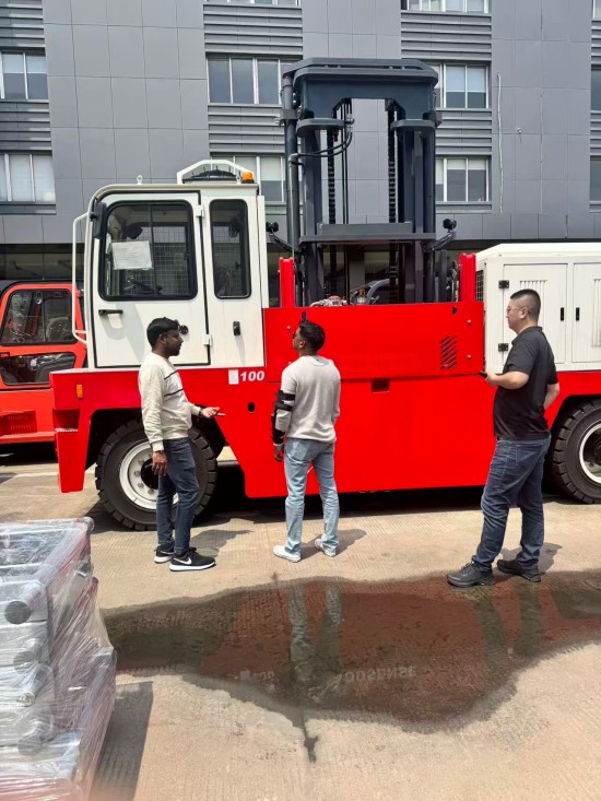 heavy duty forklift for pipe pile handling Australia