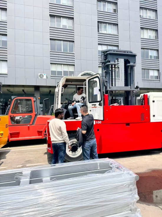 customized side loader forklift for pipe pile factory