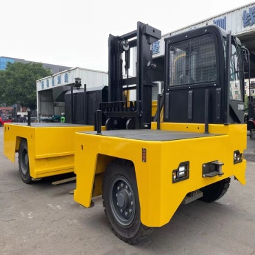 24.side lifter forklift