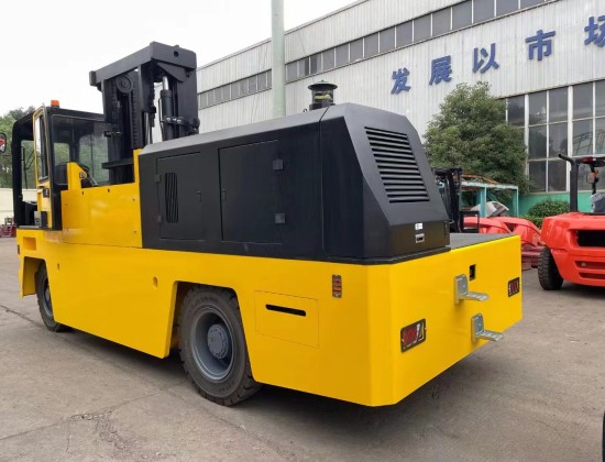 10.side loader lift trucks