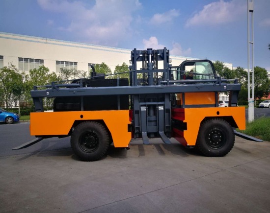 3.side loading forklift truck
