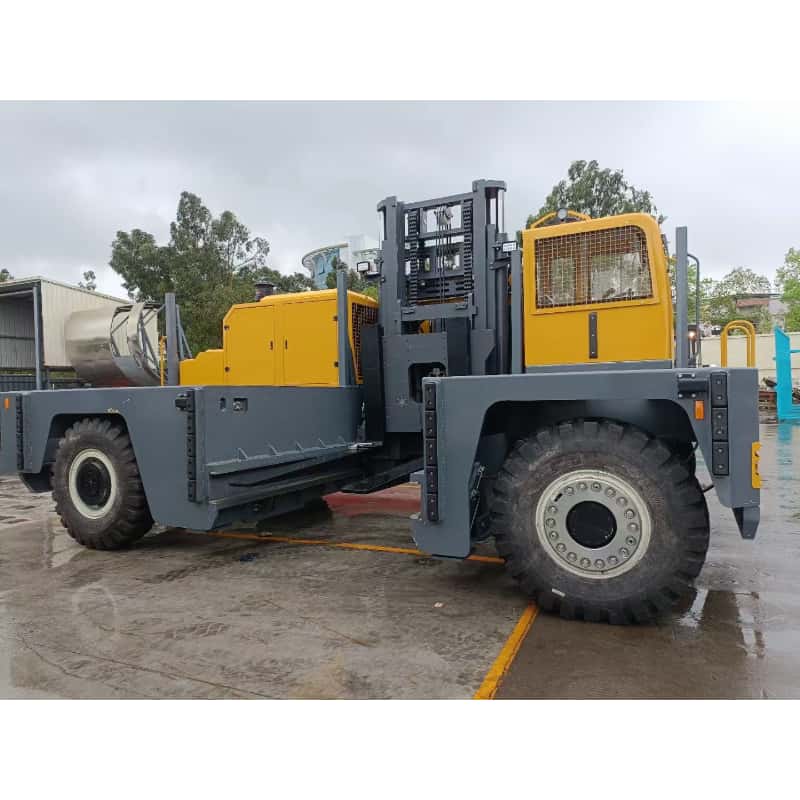 Heavy duty side loading forklift