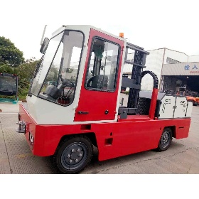 side loading forklift truck