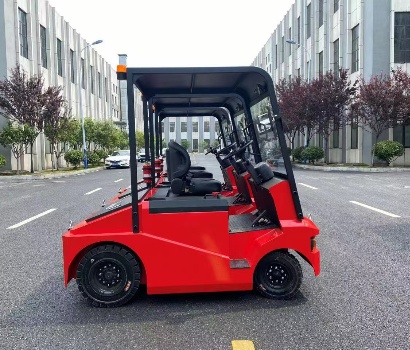 Towing Tractors
