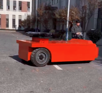 Semi-trailer moving tug